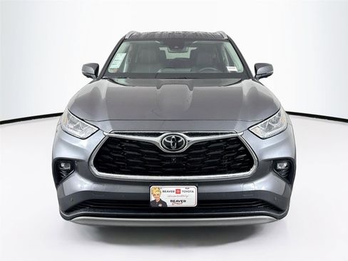Certified 2025 Toyota Highlander Platinum image 9
