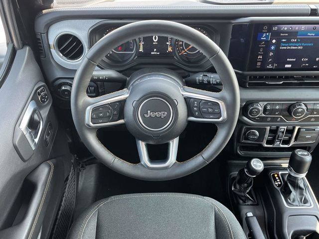 Used 2025 Jeep Wrangler Unlimited Sahara AWD/4WD image 17