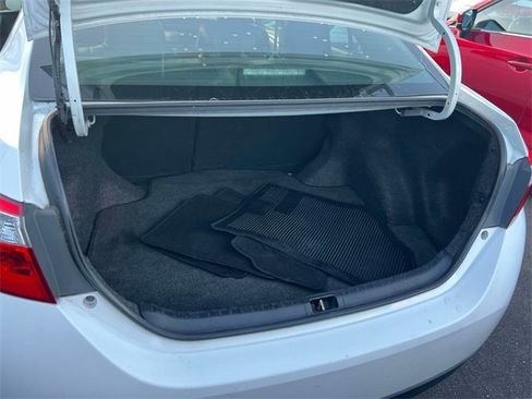 Used 2015 Toyota Corolla LE image 22