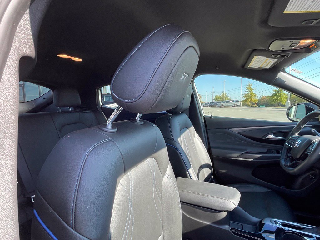 Used 2025 Buick Envista Sport Touring w/ Convenience I Package FWD image 28