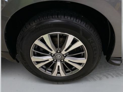 Used 2020 Nissan Pathfinder SL AWD/4WD image 18