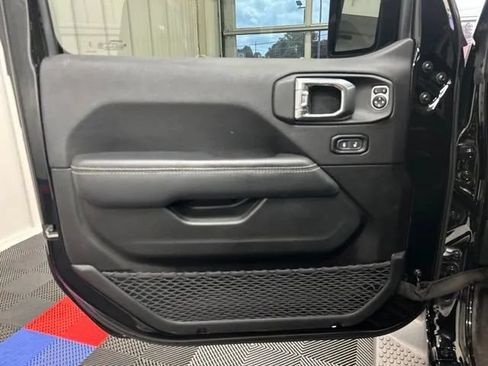 Used 2023 Jeep Wrangler Unlimited Sahara AWD/4WD image 10