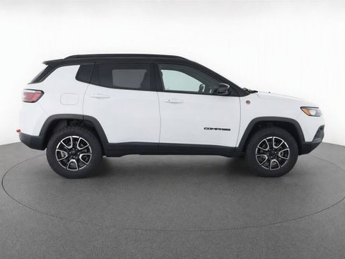 Used 2024 Jeep Compass Trailhawk AWD/4WD image 8