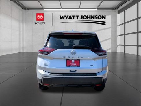 Used 2024 Nissan Rogue SV FWD image 4