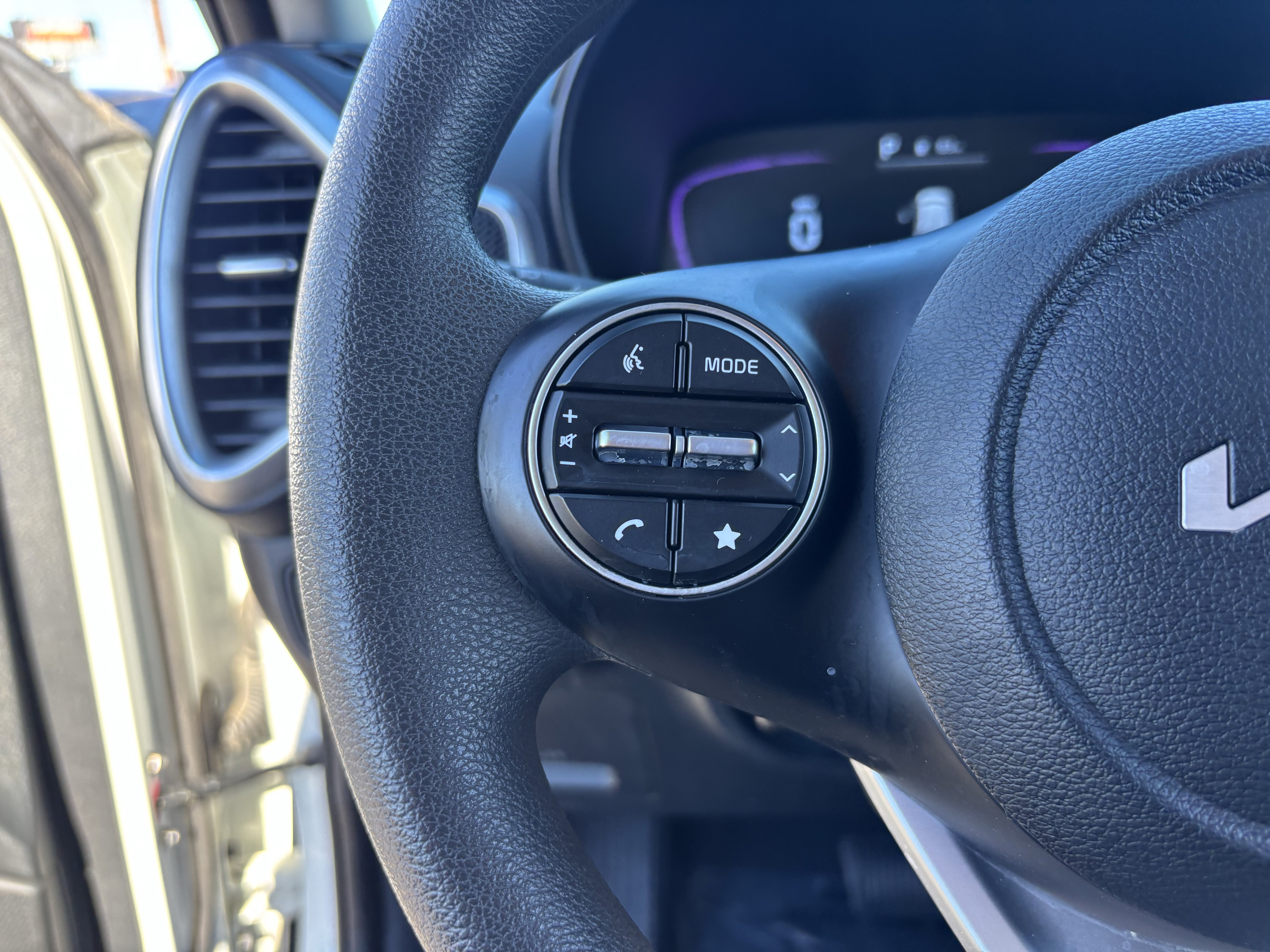 Certified 2025 Kia Soul LX w/ LX Technology Package FWD image 25