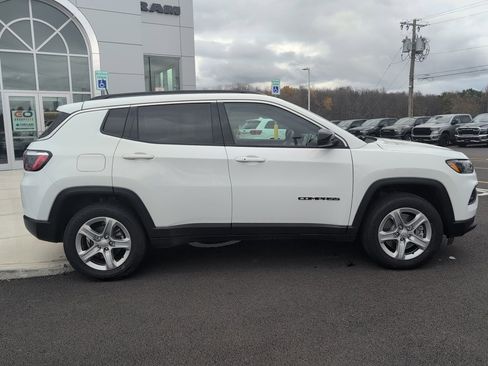 Used 2023 Jeep Compass Latitude w/ Convenience Group image 8