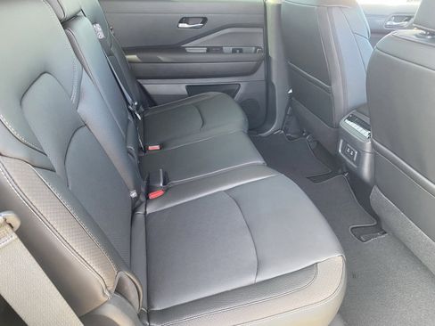 New 2026 Nissan Pathfinder SL image 14