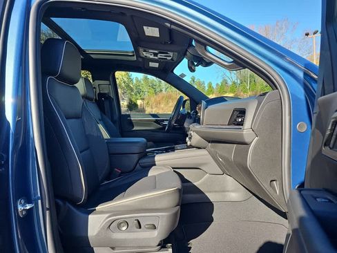 New 2026 Chevrolet Suburban Premier image 21