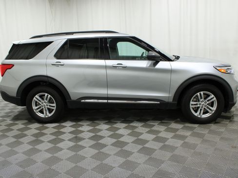 Used 2023 Ford Explorer XLT AWD/4WD image 27