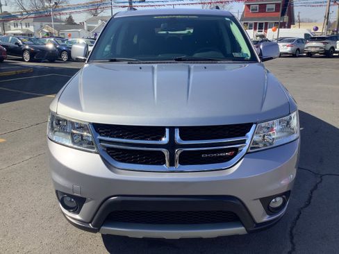 Used 2019 Dodge Journey SE w/ Connectivity Group image 2