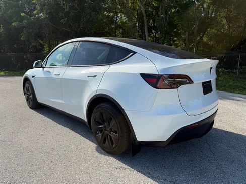 Used 2023 Tesla Model Y Long Range AWD/4WD image 13