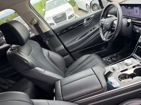 Used 2025 Genesis GV80 2.5T Standard AWD/4WD image 36
