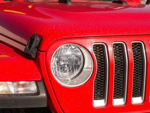 Used 2021 Jeep Wrangler Unlimited Sahara AWD/4WD image 4