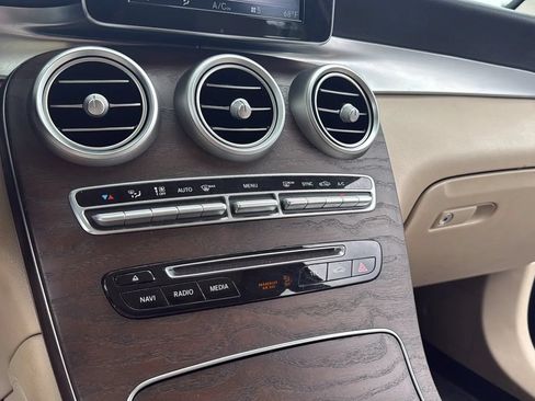 Used 2019 Mercedes-Benz GLC 300 4MATIC image 18