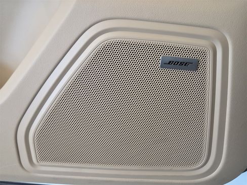 Used 2024 Porsche Macan image 16