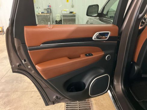 Used 2018 Jeep Grand Cherokee Summit AWD/4WD image 20