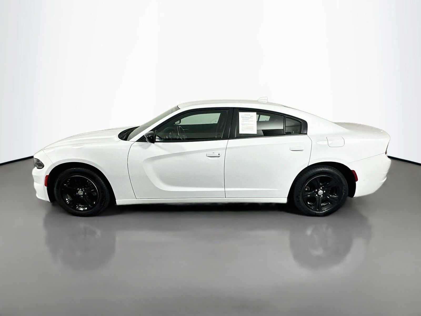 Used 2023 Dodge Charger SXT RWD image 4