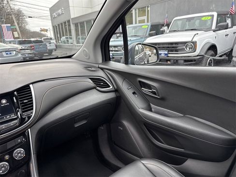 Used 2018 Chevrolet Trax Premier image 29