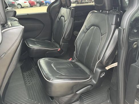 Used 2018 Chrysler Pacifica Limited w/ Advanced Safetytec Group FWD image 33