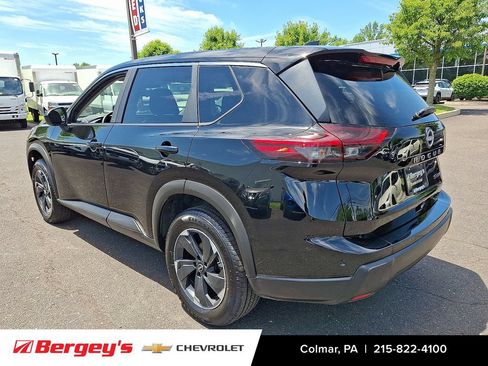 Used 2024 Nissan Rogue SV AWD/4WD image 8