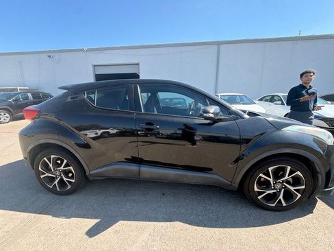 Used 2018 Toyota C-HR XLE FWD image 4