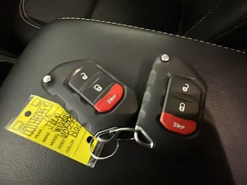Used 2023 Jeep Wrangler Unlimited Sahara AWD/4WD image 17