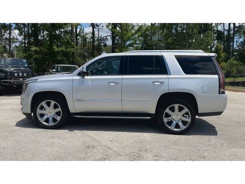 Used 2020 Cadillac Escalade Luxury RWD image 6