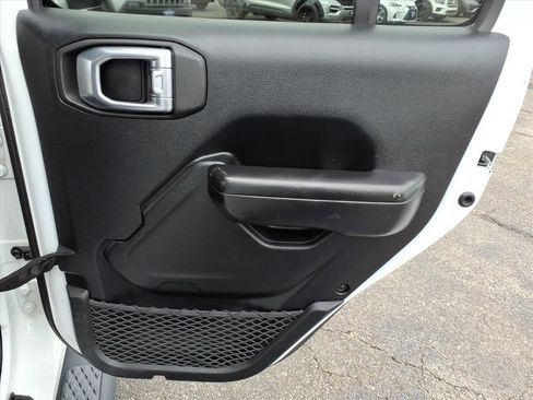 Used 2021 Jeep Gladiator Willys image 16