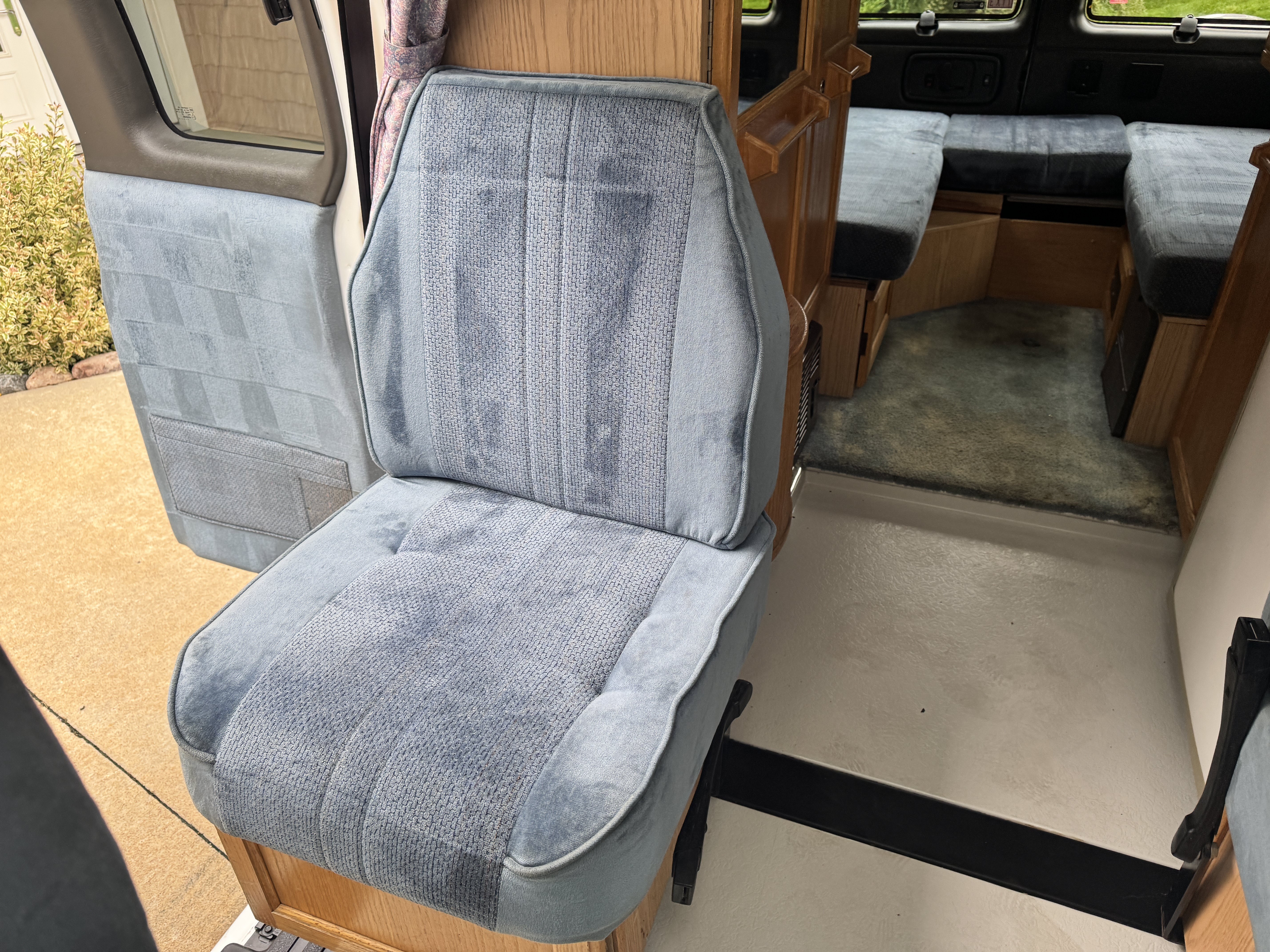 Used 2002 Chevrolet Express 3500 Extended w/ Preferred Equipment Group 2 RWD image 21