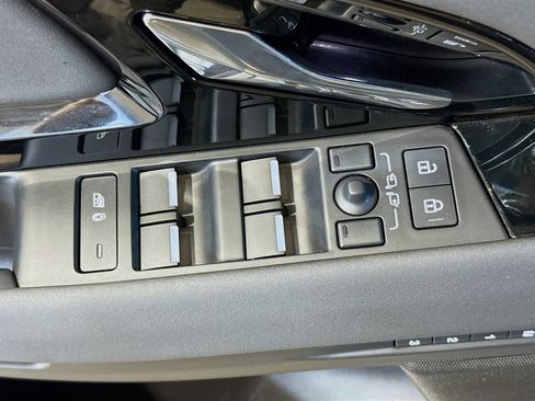 Used 2025 Land Rover Range Rover Evoque Dynamic SE image 23