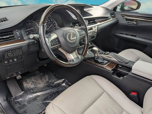 Used 2016 Lexus ES 350 w/ Luxury Package w/Wood Trim FWD image 6