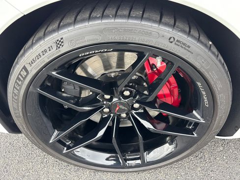 Used 2025 Chevrolet Corvette Z06 RWD image 12