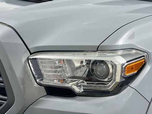Used 2020 Toyota Tacoma TRD Sport w/ Technology Package RWD image 11