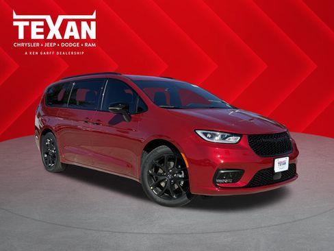 New 2026 Chrysler Pacifica Select w/ S Appearance Package image 1