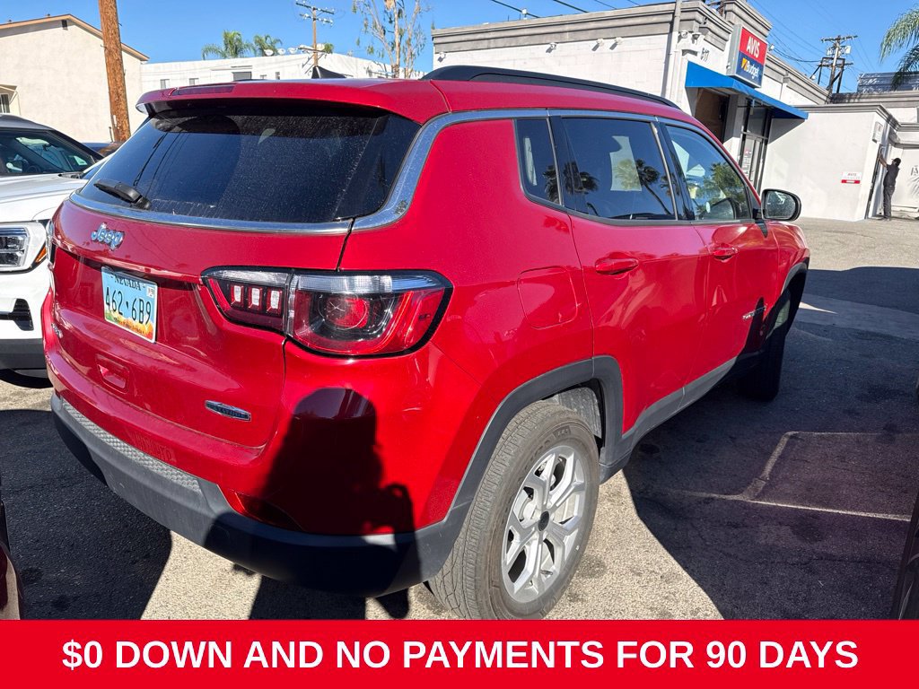Used 2025 Jeep Compass Latitude w/ Sun & Sound Group AWD/4WD image 8