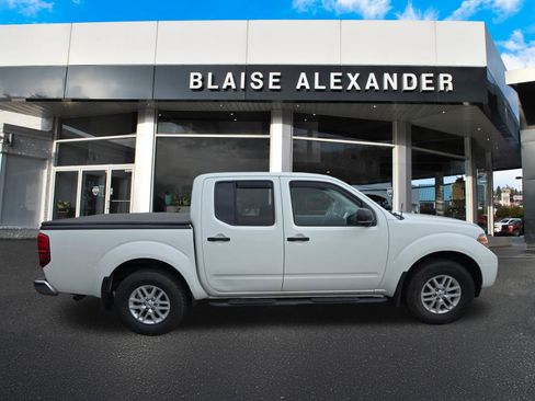 Used 2019 Nissan Frontier SV AWD/4WD image 2