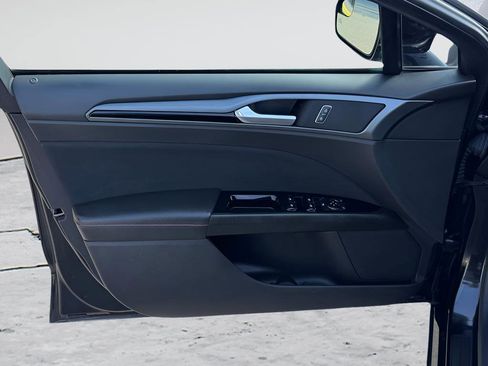 Used 2014 Ford Fusion SE image 15