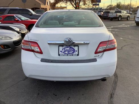 Used 2011 Toyota Camry XLE image 11