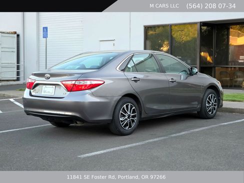 Used 2017 Toyota Camry LE FWD image 6