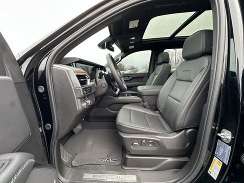 Used 2025 GMC Yukon XL Denali w/ Sun & Power Step Package image 2