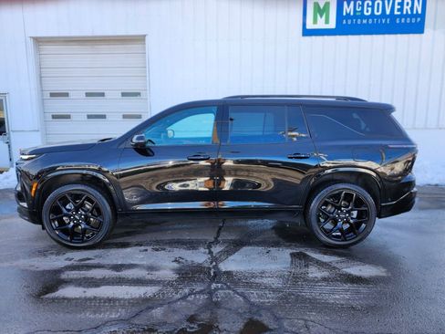 Used 2024 Chevrolet Traverse RS image 2