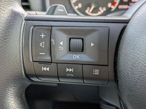 Used 2024 Nissan Rogue S FWD image 5