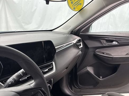 Used 2025 Chevrolet TrailBlazer LT AWD/4WD image 21