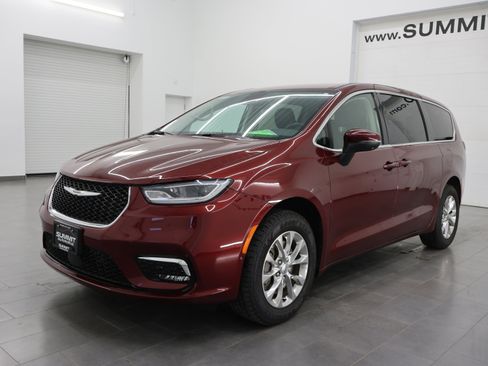 Used 2023 Chrysler Pacifica Touring-L AWD/4WD image 7
