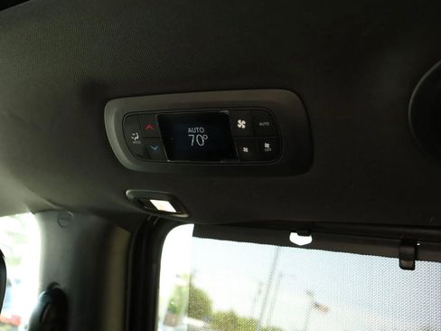 Used 2025 Chrysler Pacifica Limited FWD image 41