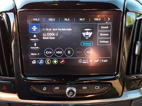 Used 2023 Chevrolet Traverse LT FWD image 17