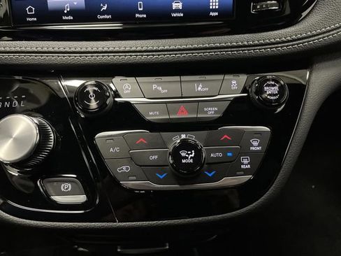 New 2026 Chrysler Pacifica Select image 18