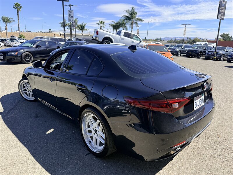 Used 2018 Alfa Romeo Giulia AWD image 5