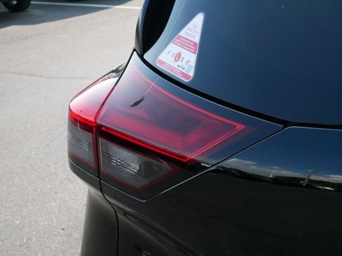 Used 2025 Nissan Rogue SV AWD/4WD image 17