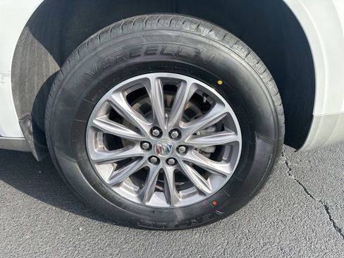 Used 2024 Buick Enclave Premium image 32